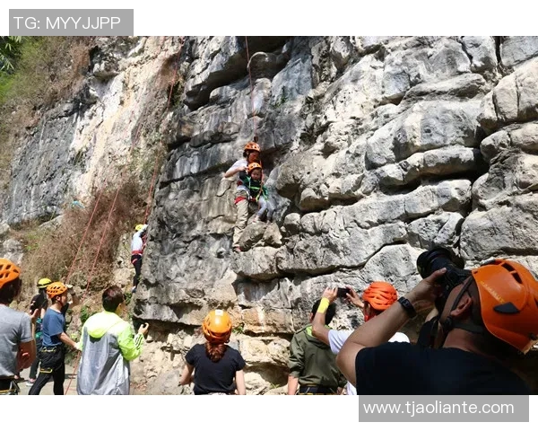 南京攀岩队技术争议引发热议攀岩爱好者的不同声音与观点碰撞
